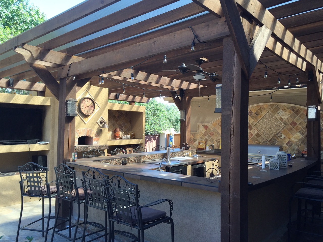 patio cover, outdoor kitchen, tile-1748371.jpg